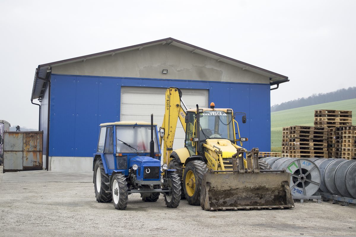 Traktor a bager